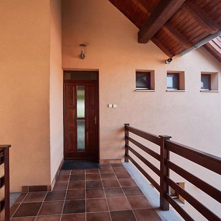 Lujza Apartman Goedoello Apartment Exterior photo