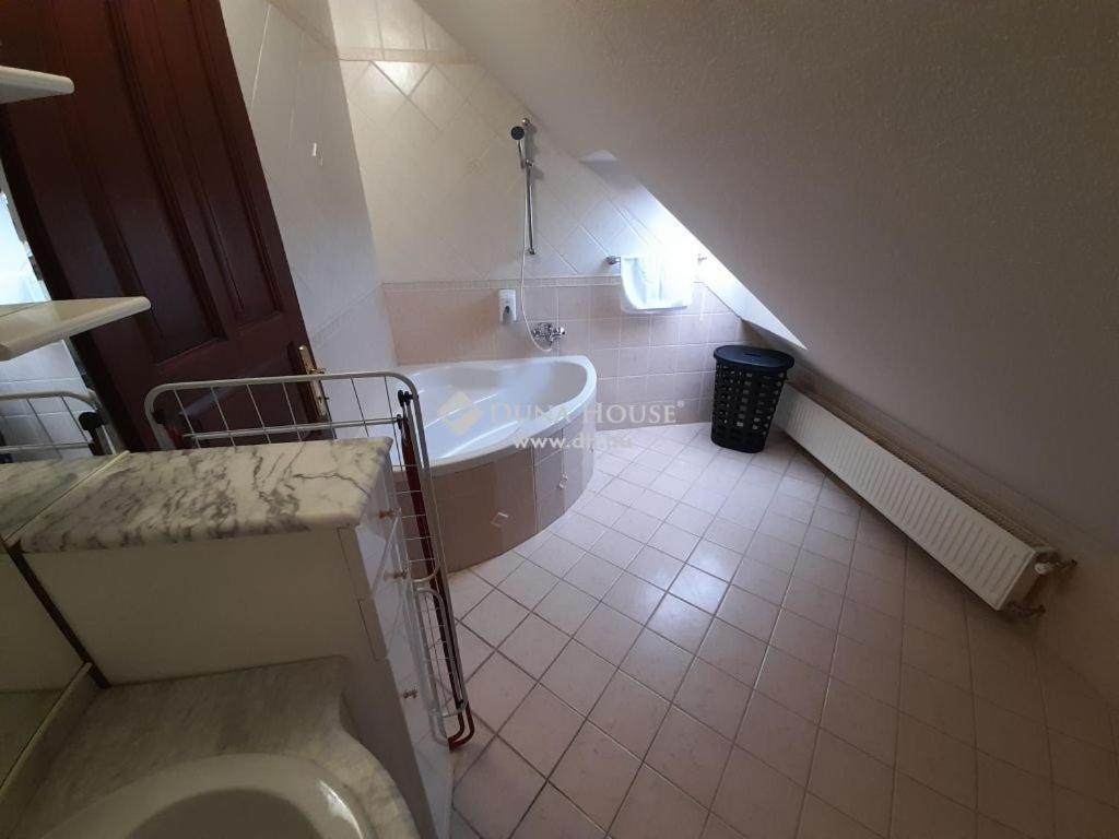 Lujza Apartman Goedoello Apartment Exterior photo
